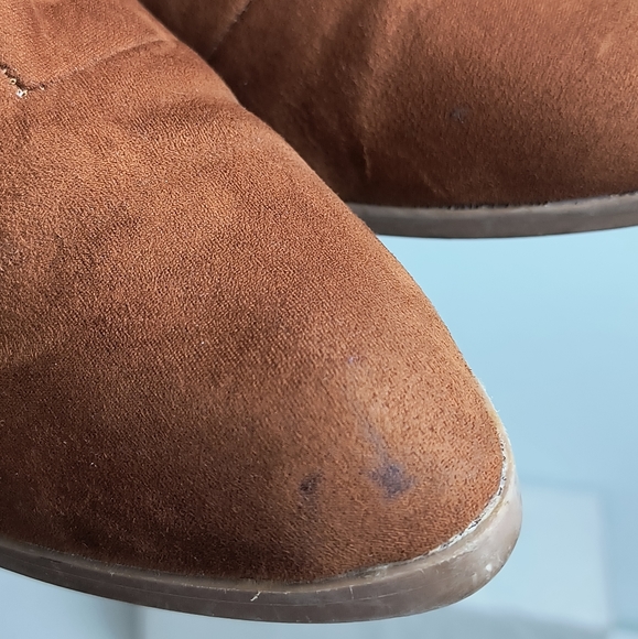 Day trip 7 Chelsea Ankle Booties Pointy Toe Cut Out Chestnut Block Heel Suede - Picture 12 of 12